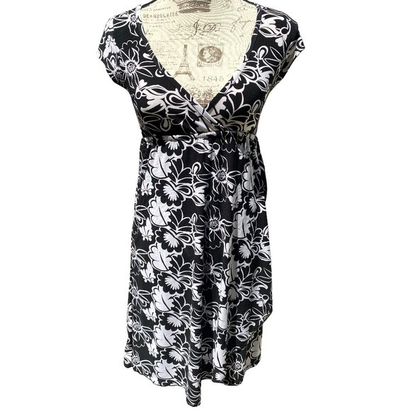 ♛♛ Love Rocks V-Neck Mini Wrap Dress Floral - Picture 1 of 2
